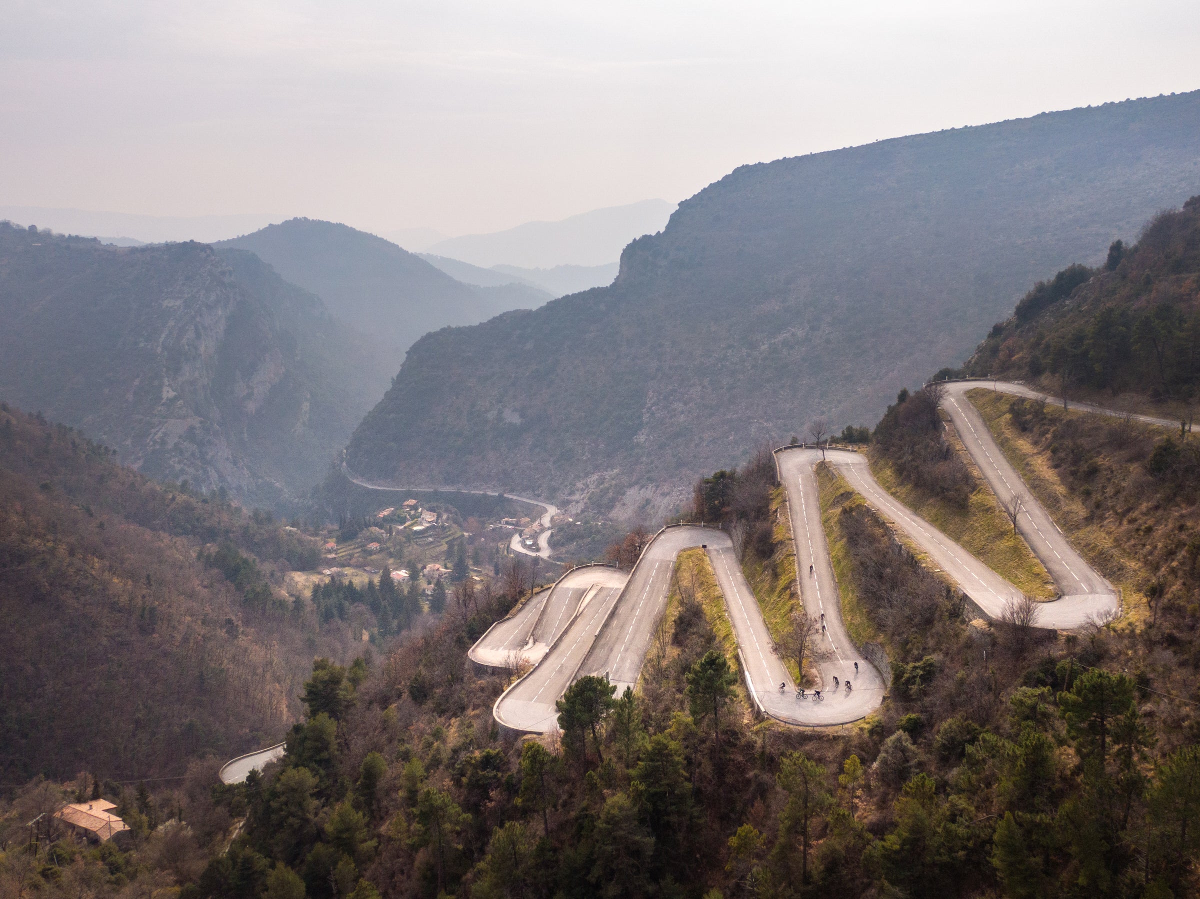 Postales del Paseo Marítimo [Alexis Roche, Abby Mae Parkinson y Simon Gerrans]